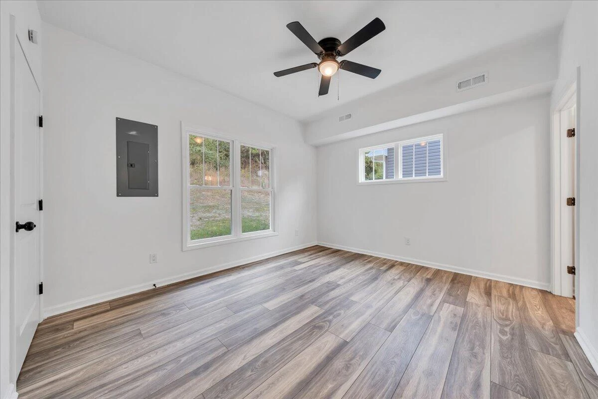 215 Harrison AVE NW - Photo 17