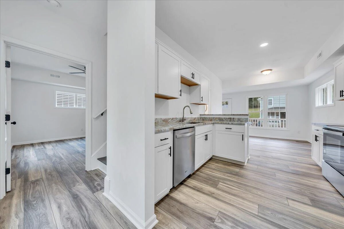 215 Harrison AVE NW - Photo 19
