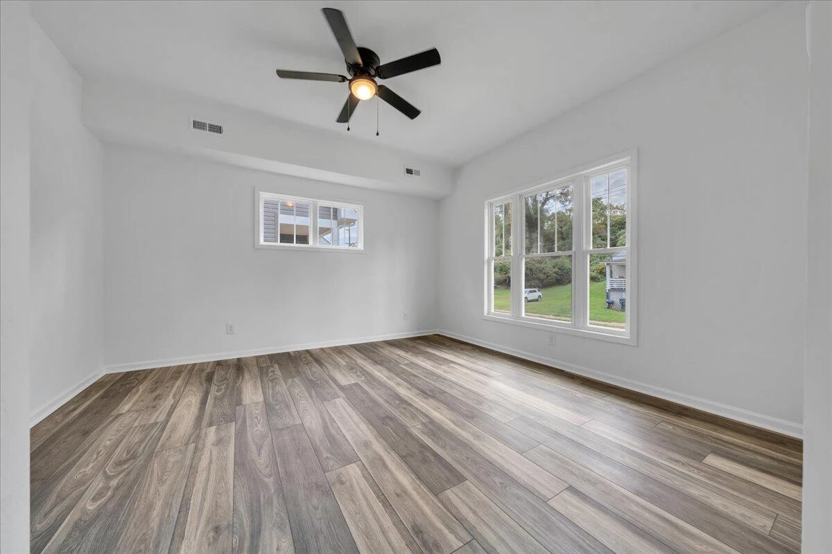 215 Harrison AVE NW - Photo 2