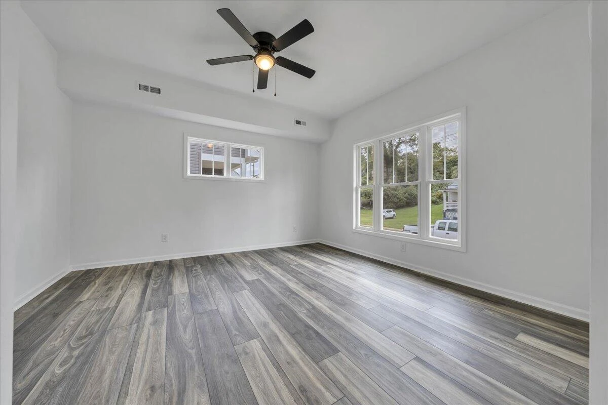 215 Harrison AVE NW - Photo 3