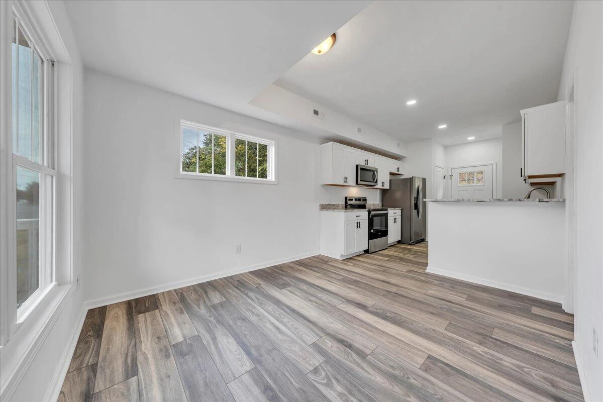 215 Harrison AVE NW - Photo 5