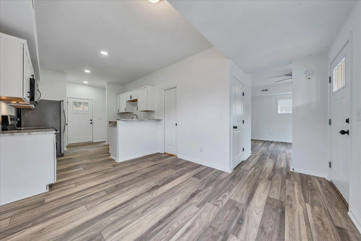 215 Harrison AVE NW - Photo 8