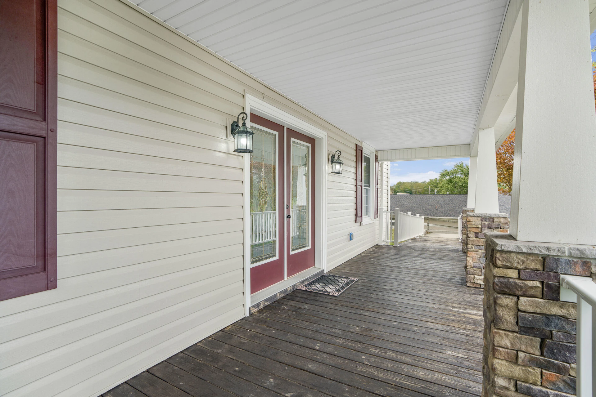 6245 University Park DR - Photo 2
