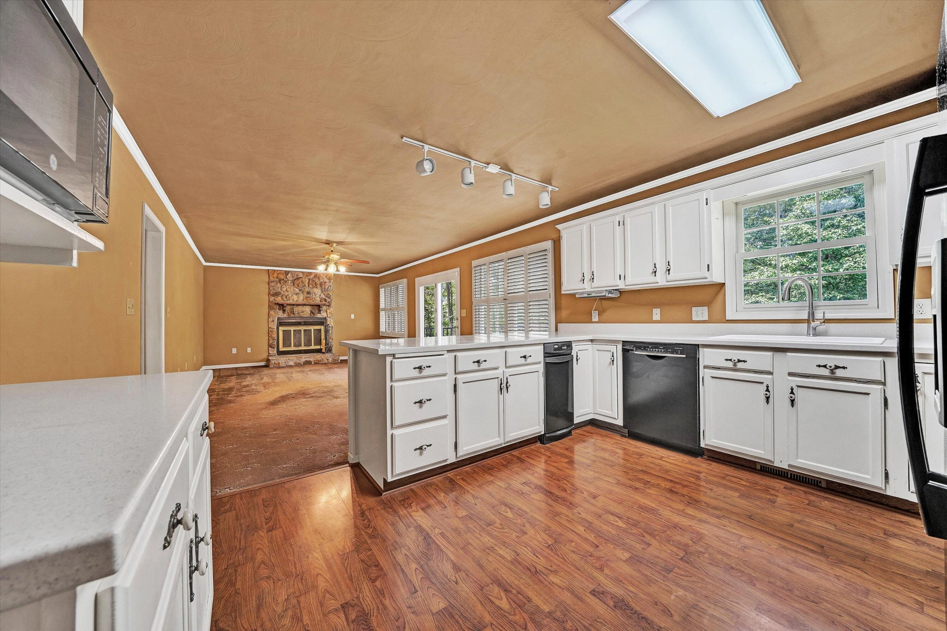 1382 Deer Creek DR - Photo 20