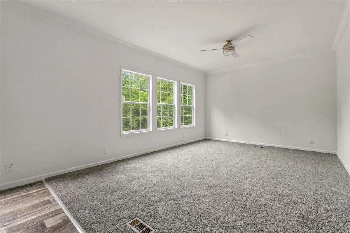1546 Huntington DR - Photo 10