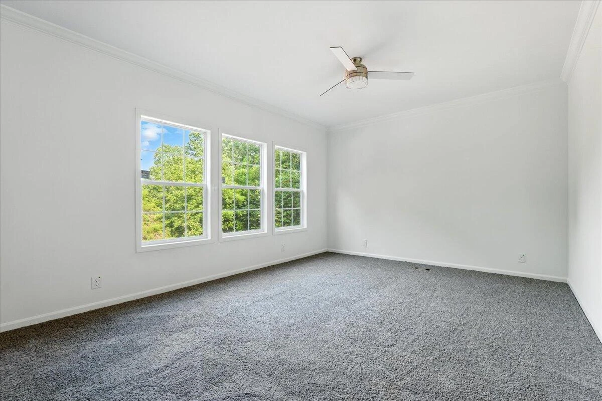 1546 Huntington DR - Photo 11