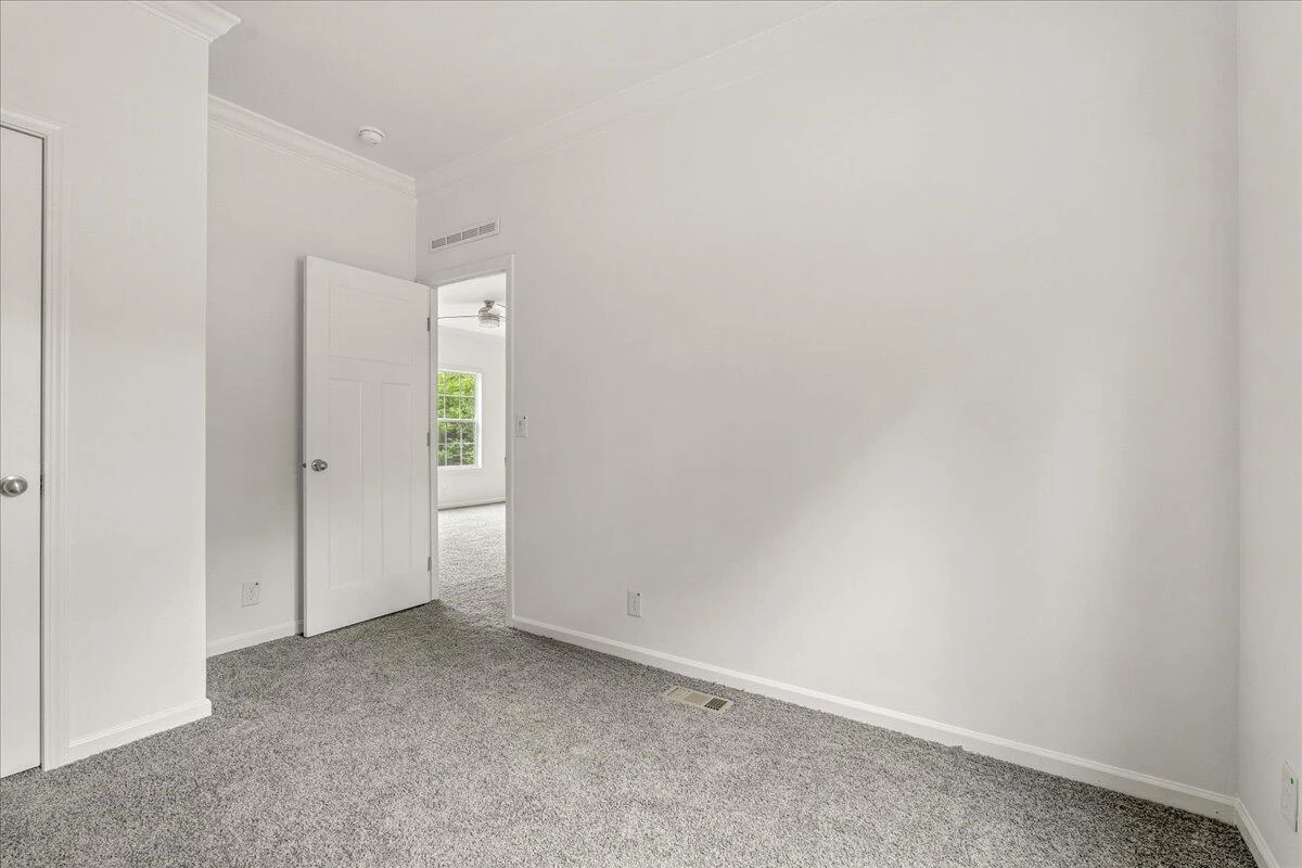 1546 Huntington DR - Photo 25