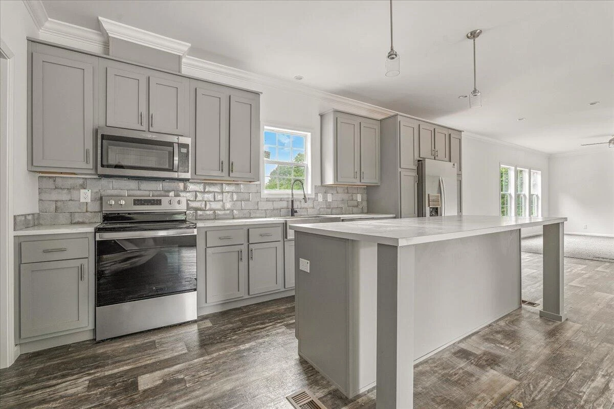 1546 Huntington DR - Photo 3