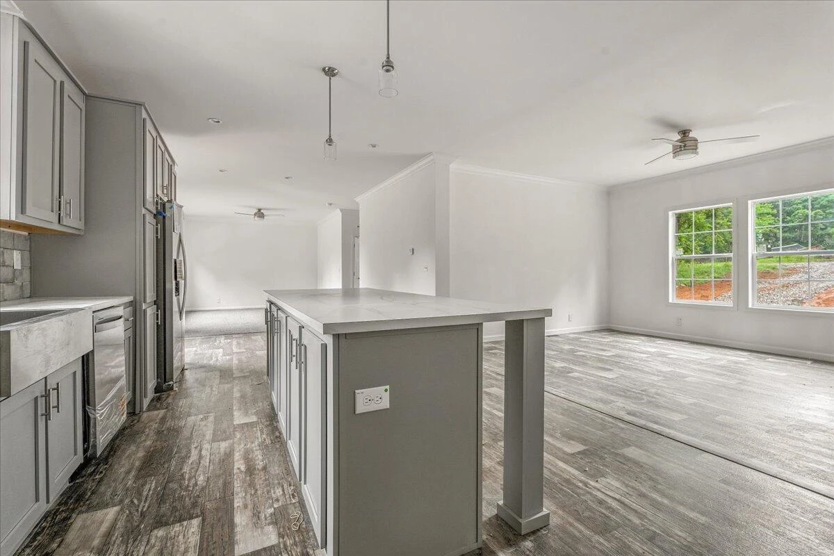 1546 Huntington DR - Photo 4