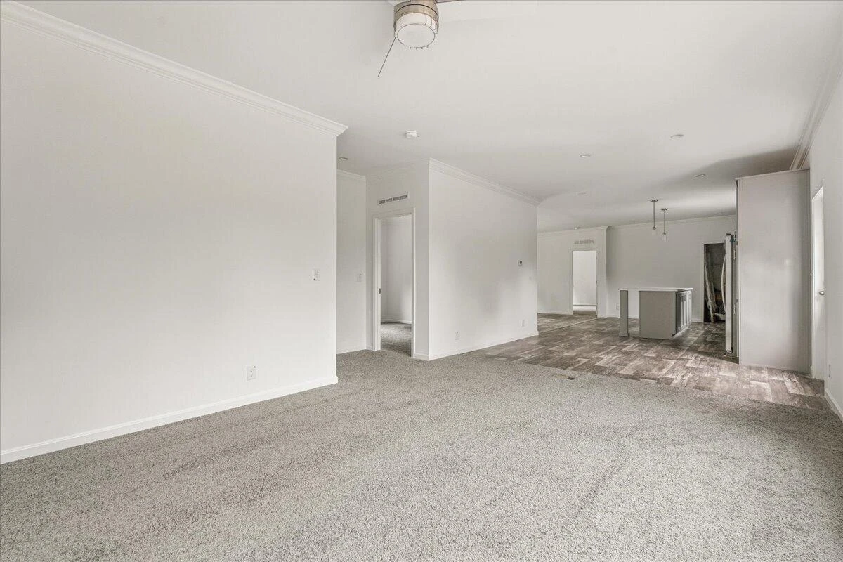 1546 Huntington DR - Photo 9