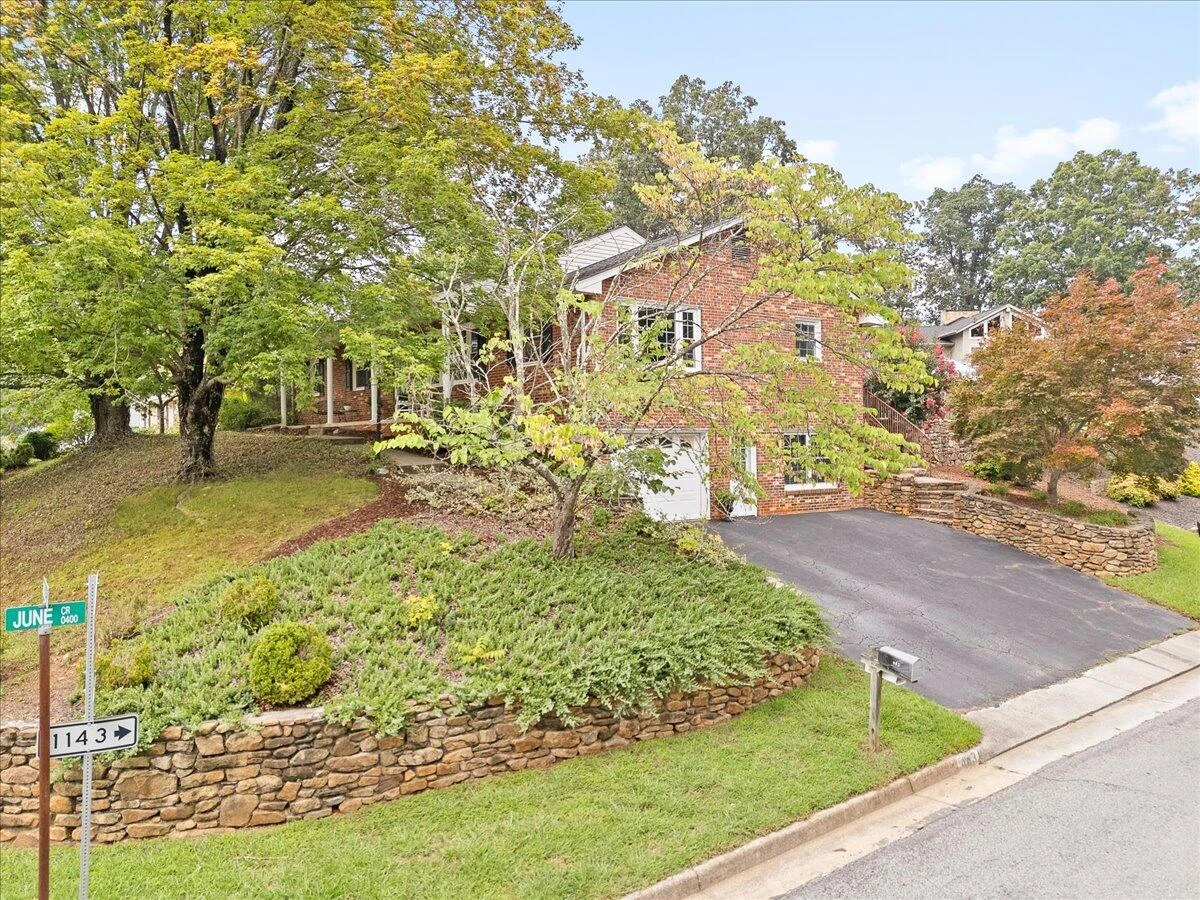 443 Ingal BLVD - Photo 2