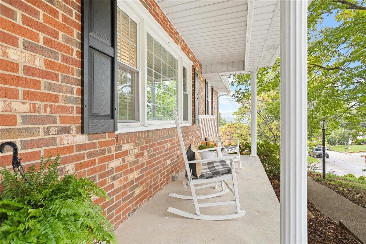 443 Ingal BLVD - Photo 3