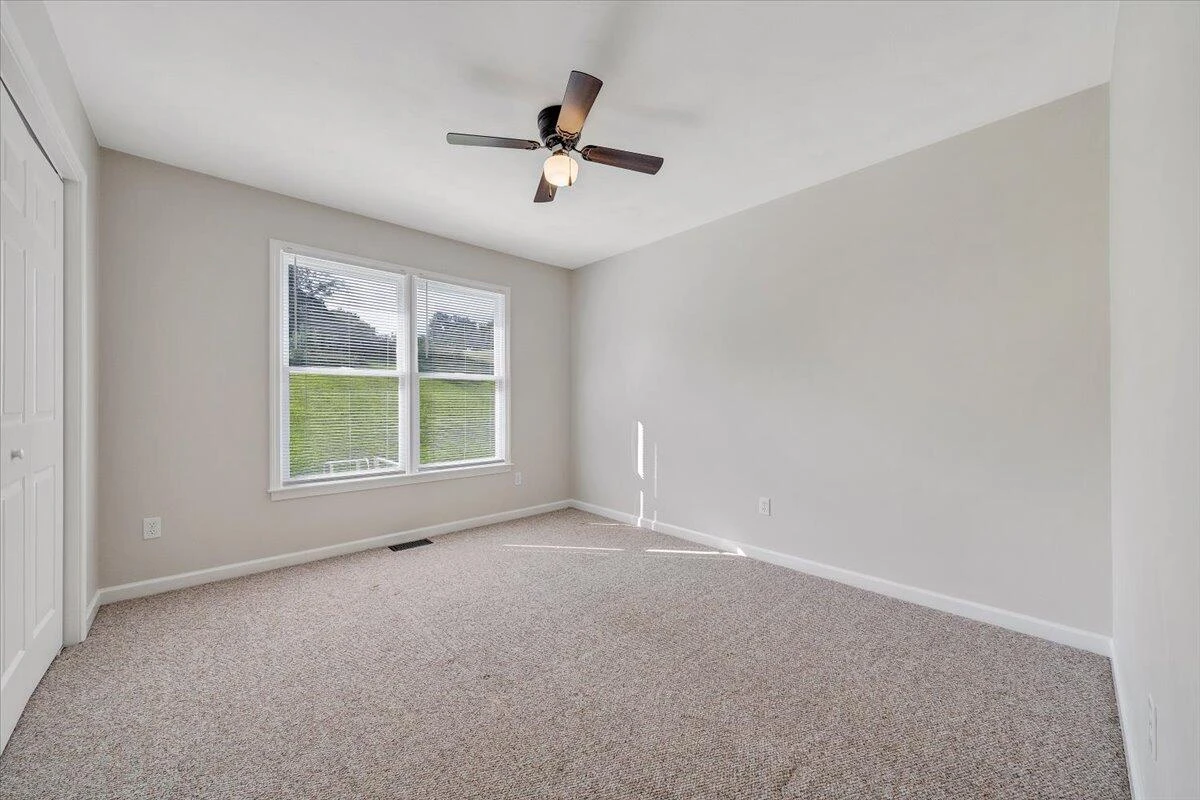 7093 Old Fincastle RD - Photo 19