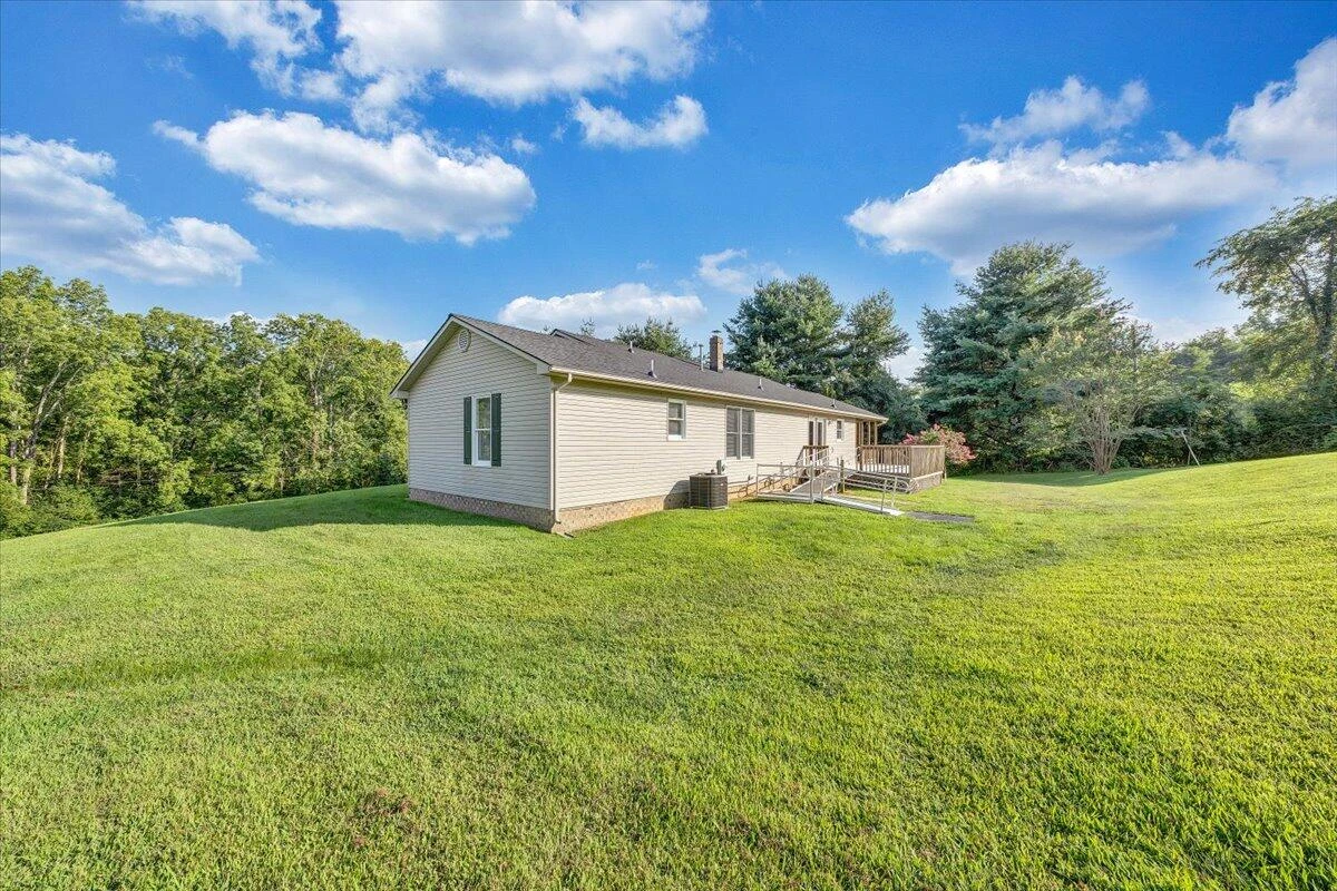 7093 Old Fincastle RD - Photo 43