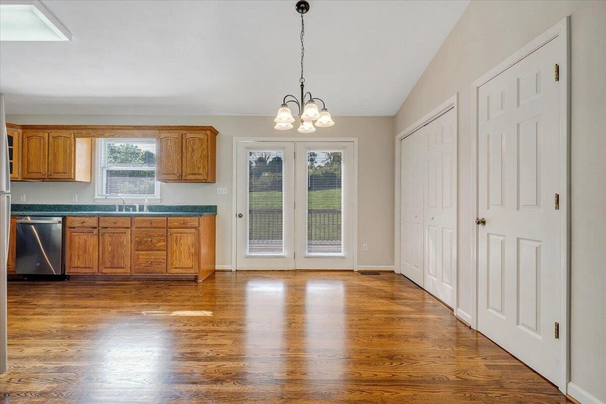 7093 Old Fincastle RD - Photo 10