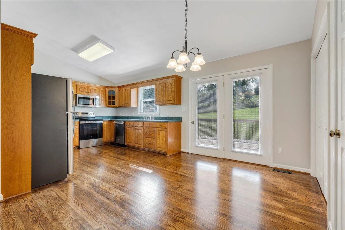 7093 Old Fincastle RD - Photo 11