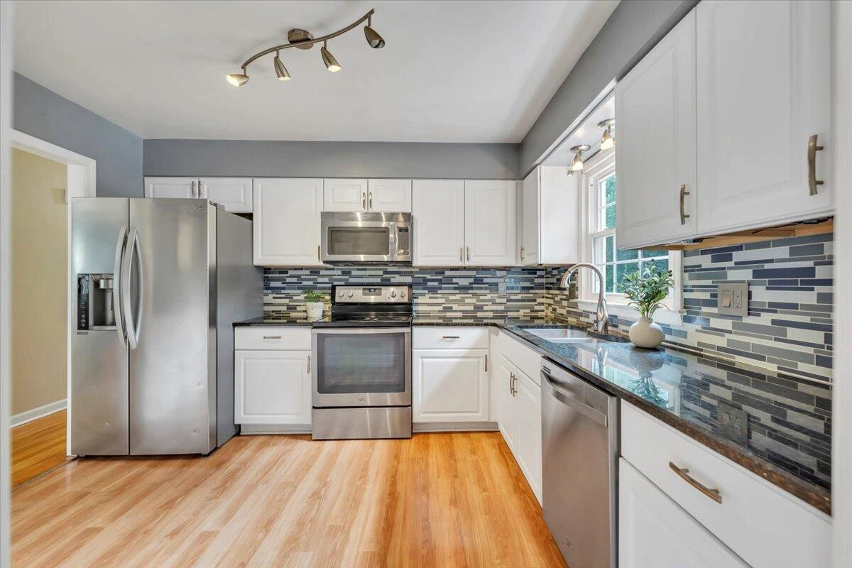 6316 Greenway DR - Photo 15