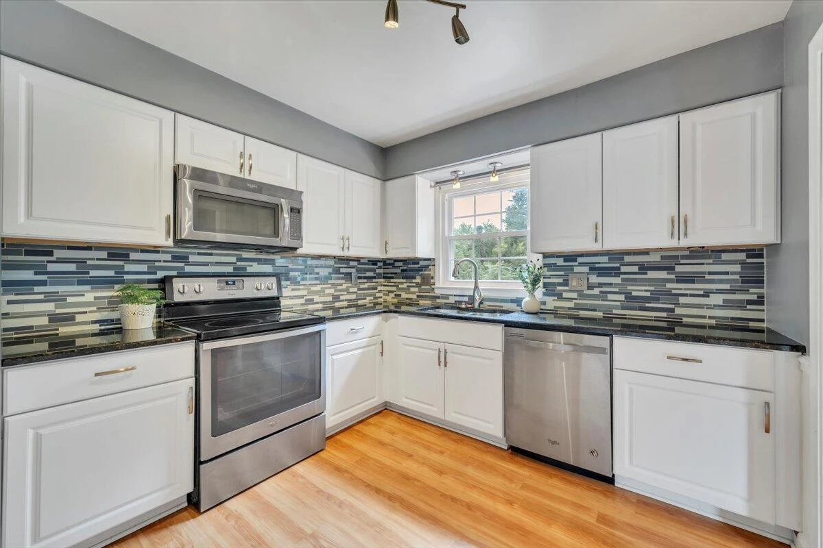 6316 Greenway DR - Photo 18
