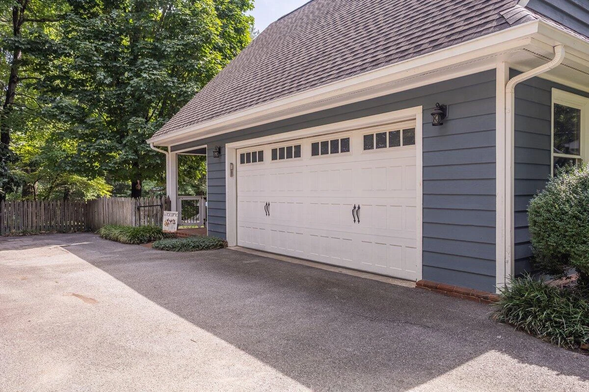 2817 Gleneagles RD - Photo 17