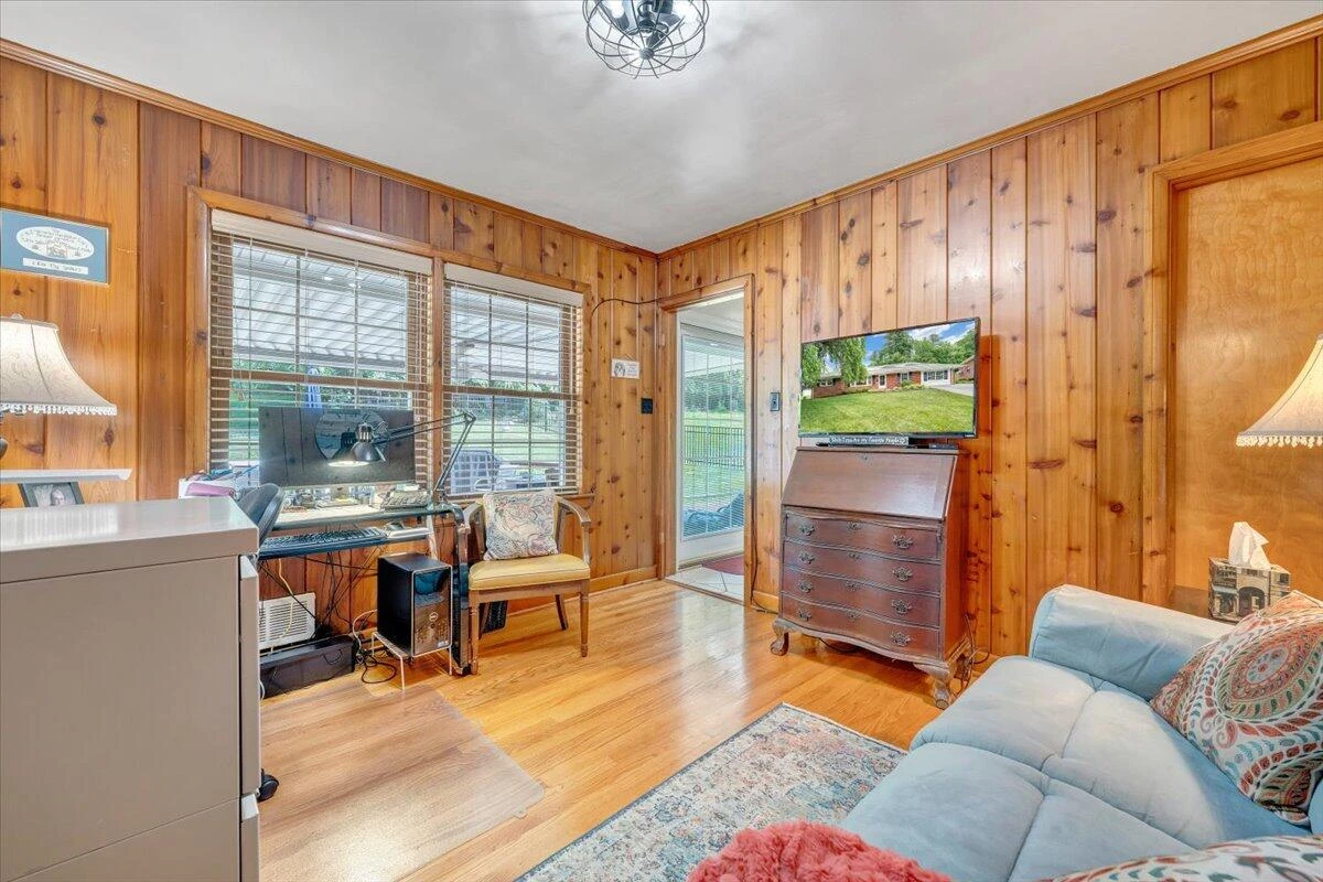 2739 Grandin RD SW - Photo 20