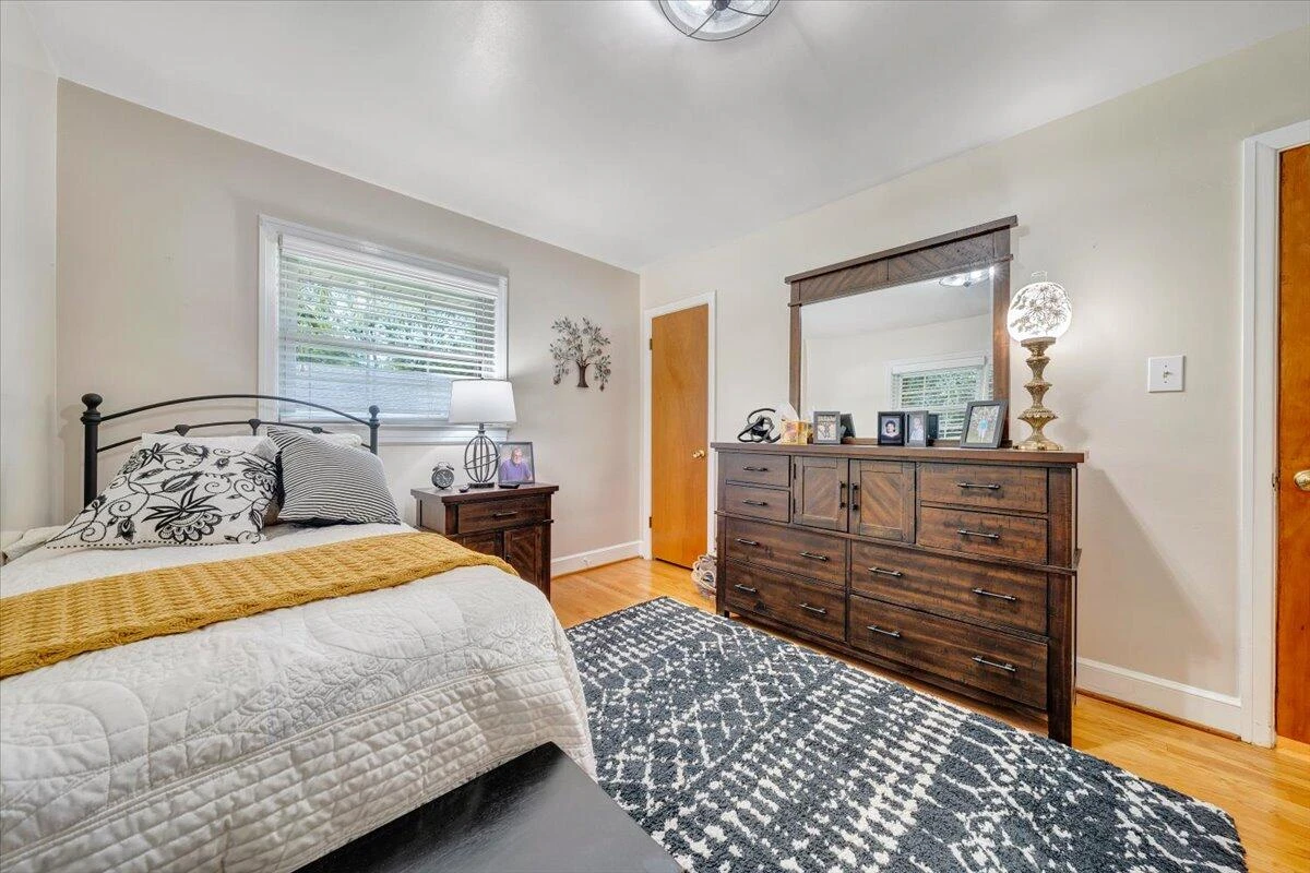 2739 Grandin RD SW - Photo 28