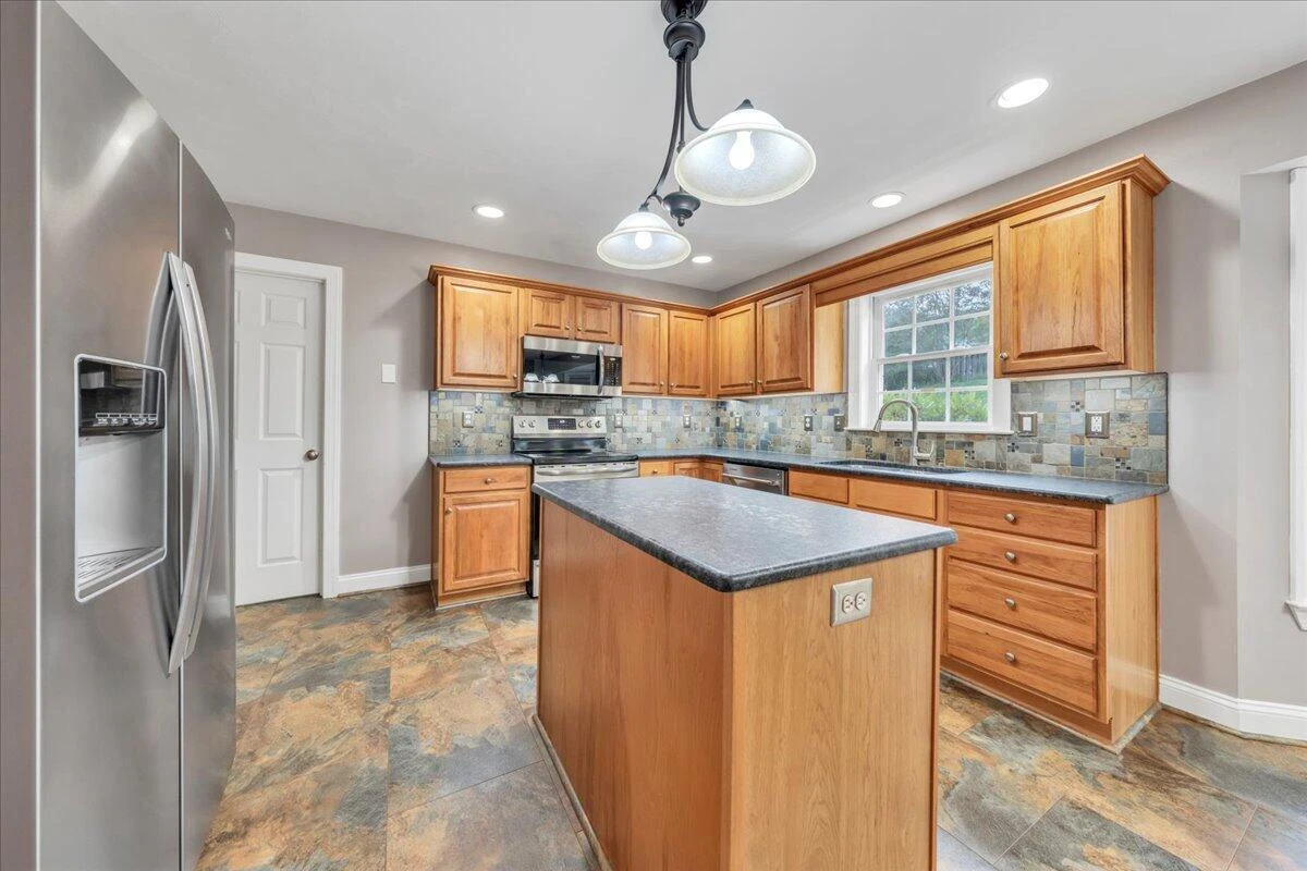 1397 Fieldgate RD - Photo 14