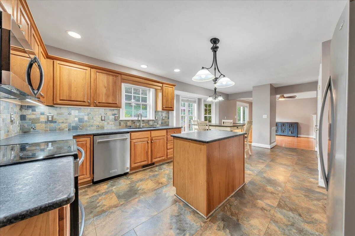 1397 Fieldgate RD - Photo 15