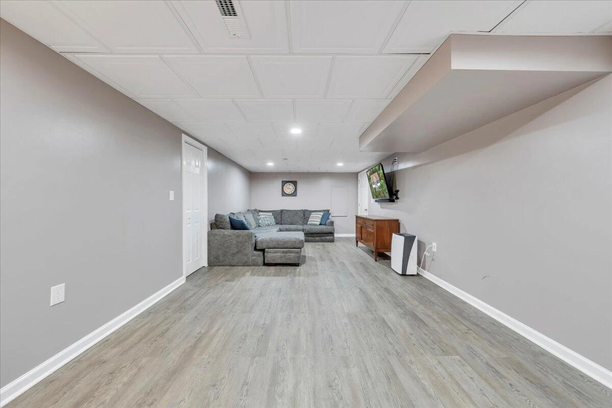 1397 Fieldgate RD - Photo 34