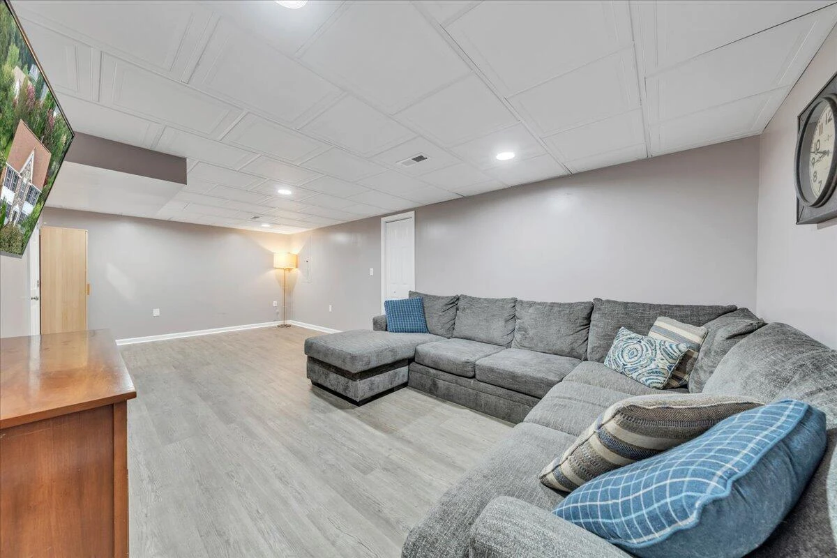 1397 Fieldgate RD - Photo 35