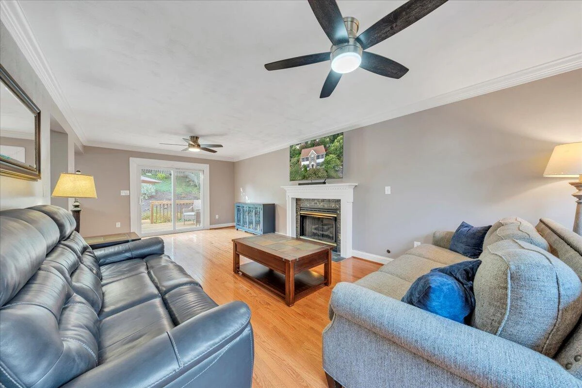 1397 Fieldgate RD - Photo 9