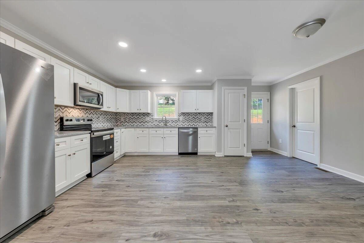 1800 Hardy RD - Photo 10