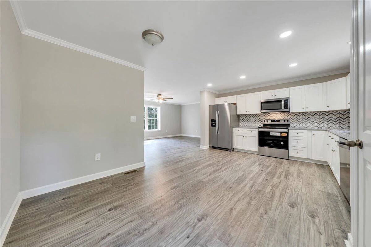 1800 Hardy RD - Photo 14