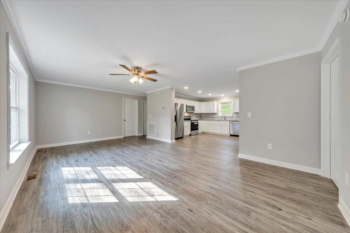 1800 Hardy RD - Photo 2