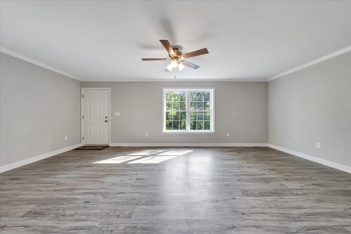 1800 Hardy RD - Photo 4