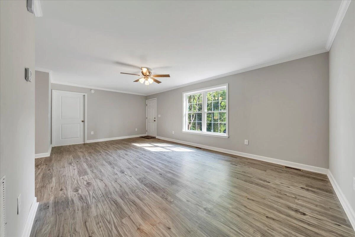 1800 Hardy RD - Photo 5