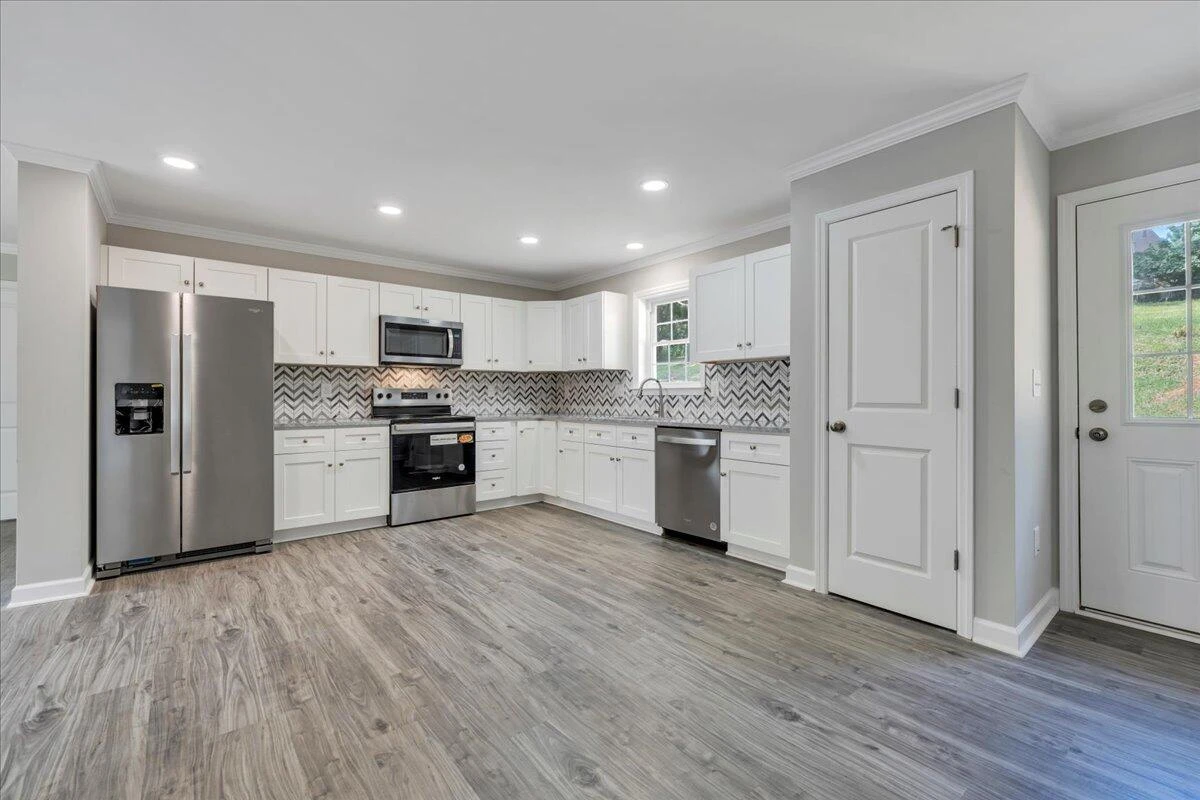 1800 Hardy RD - Photo 8