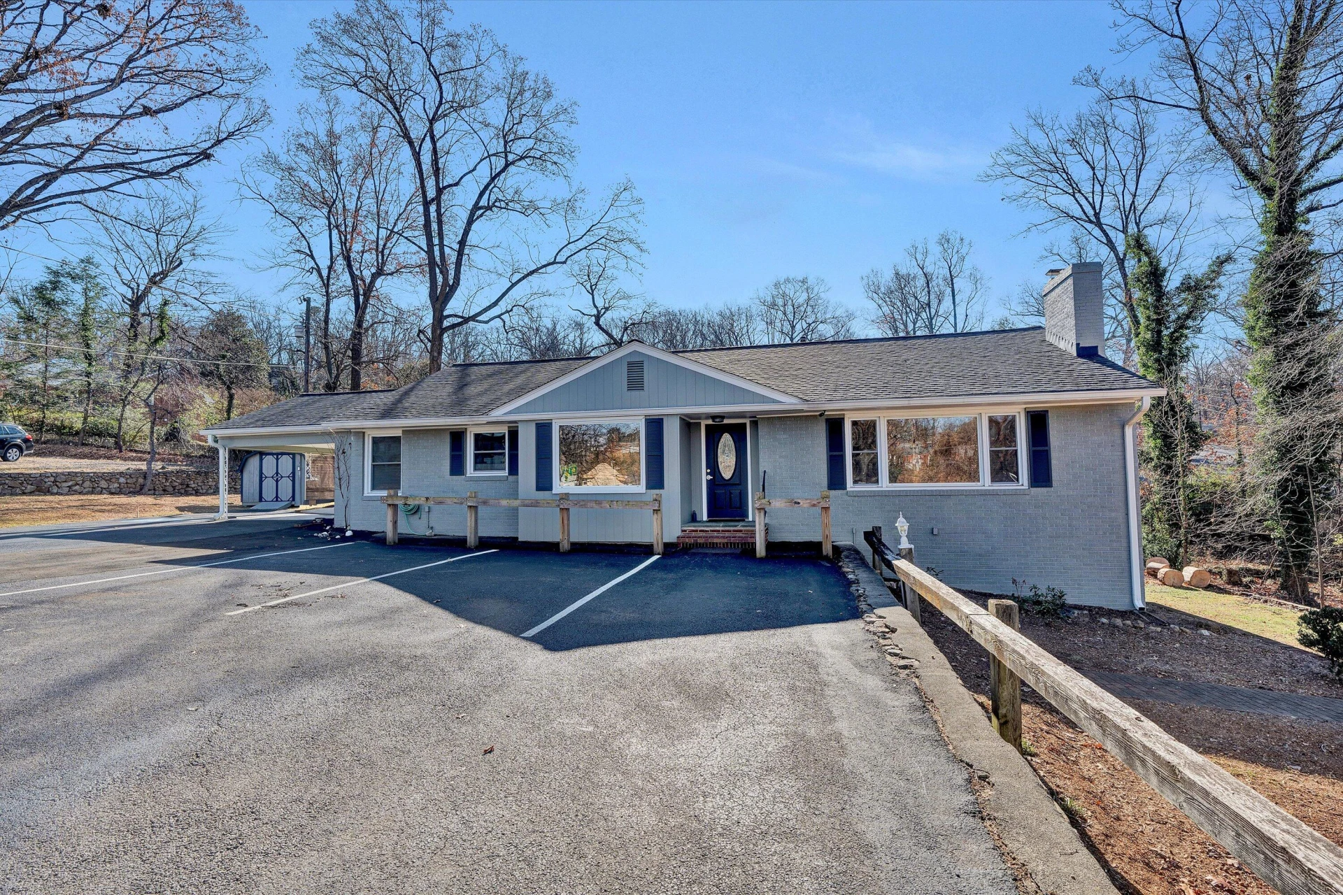 3042 Brambleton AVE SW - Photo 2