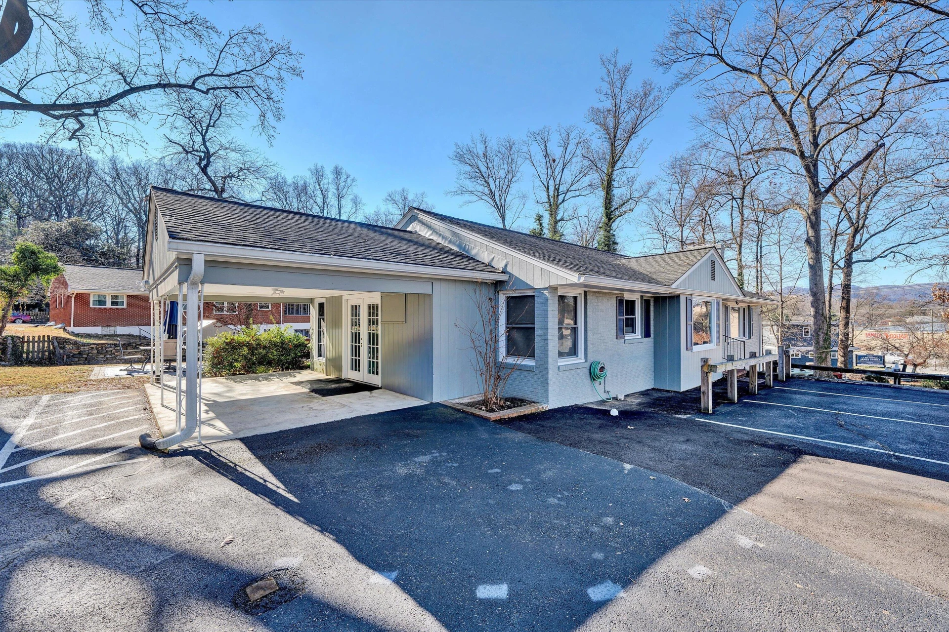3042 Brambleton AVE SW - Photo 3