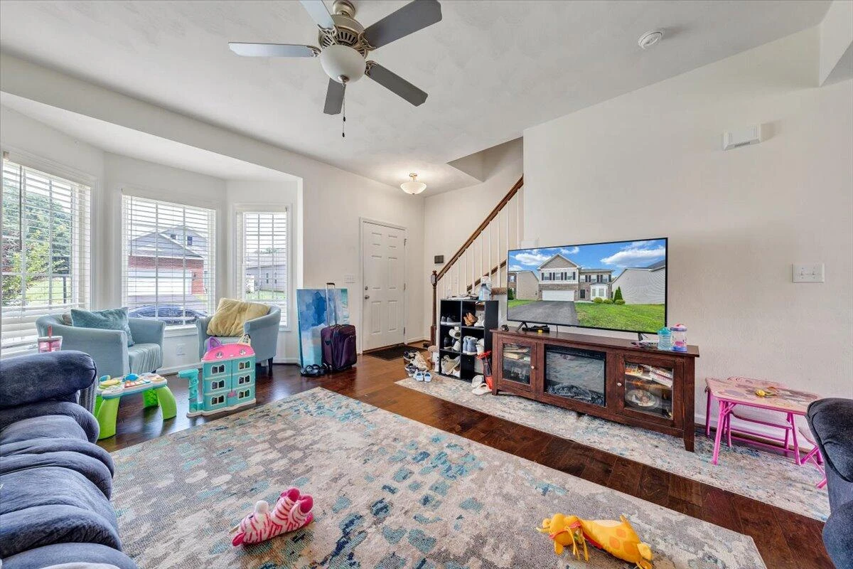 8356 Leighburn DR - Photo 4
