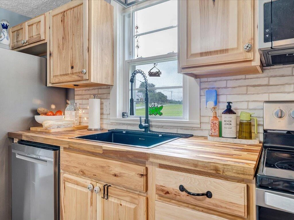 214 Spring RD - Photo 15