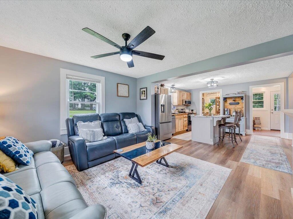 214 Spring RD - Photo 3