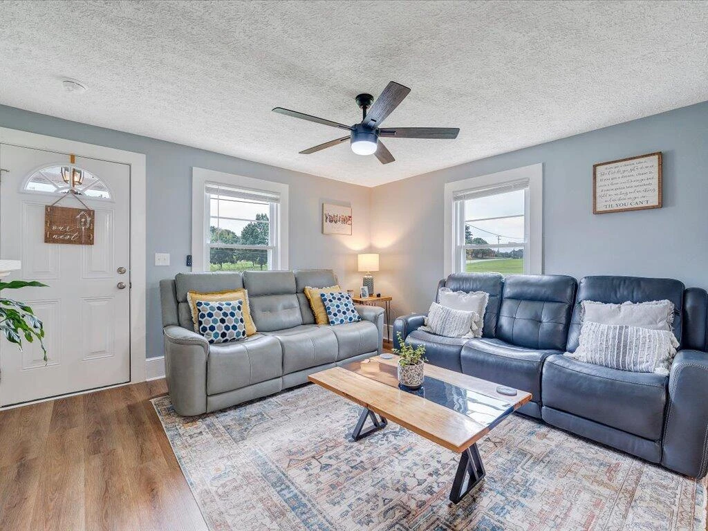 214 Spring RD - Photo 4