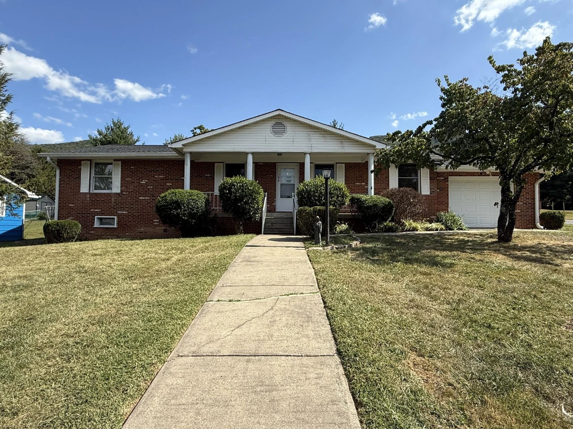 1019 Staunton ST - Photo 2