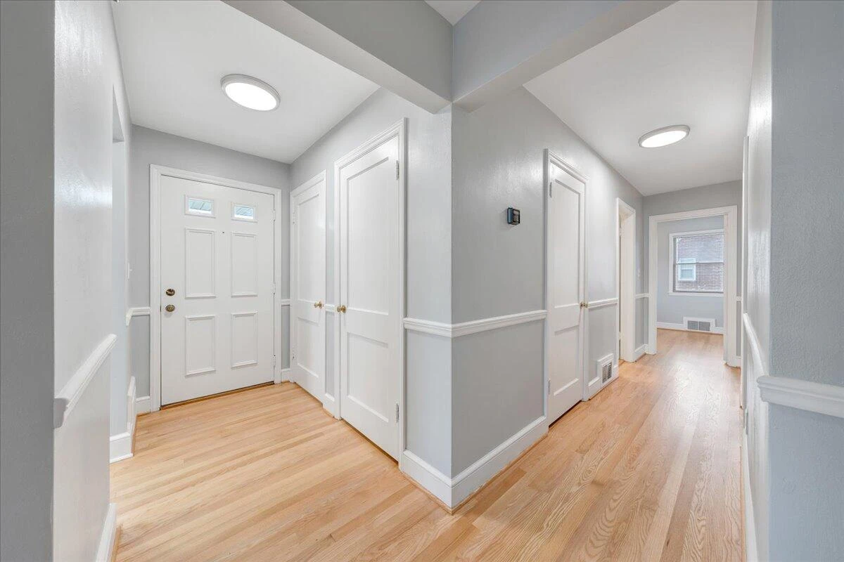 1817 Woodlawn AVE - Photo 17