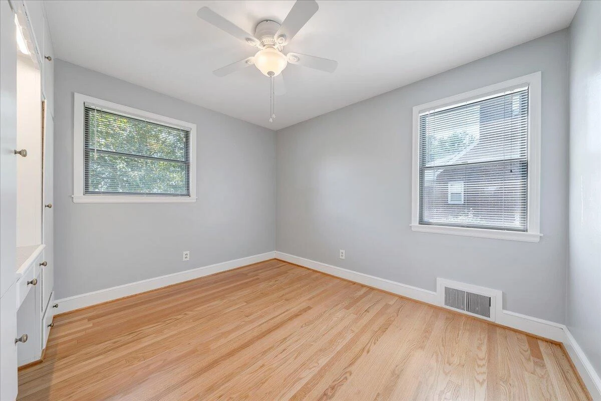 1817 Woodlawn AVE - Photo 20