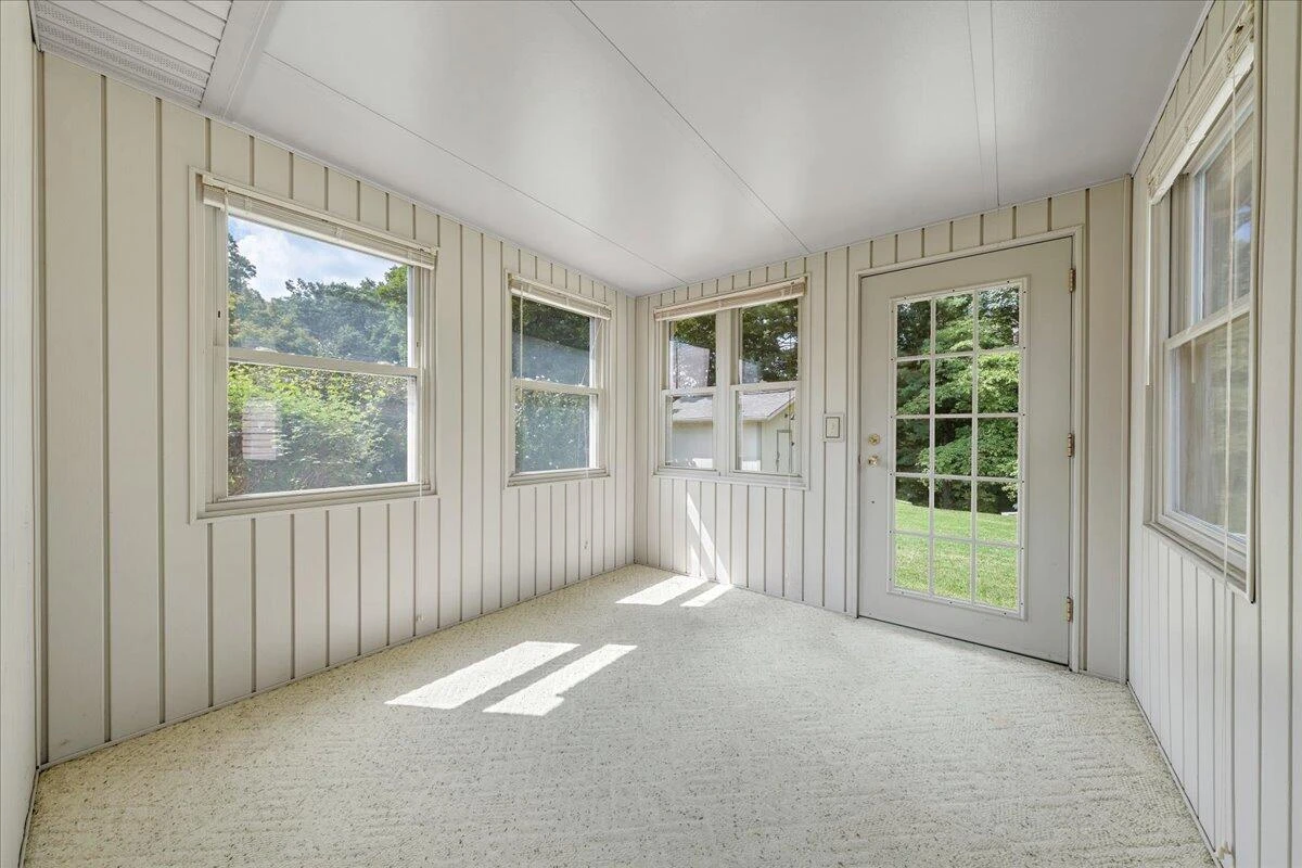 1817 Woodlawn AVE - Photo 23