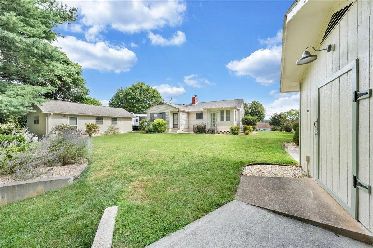 1817 Woodlawn AVE - Photo 29
