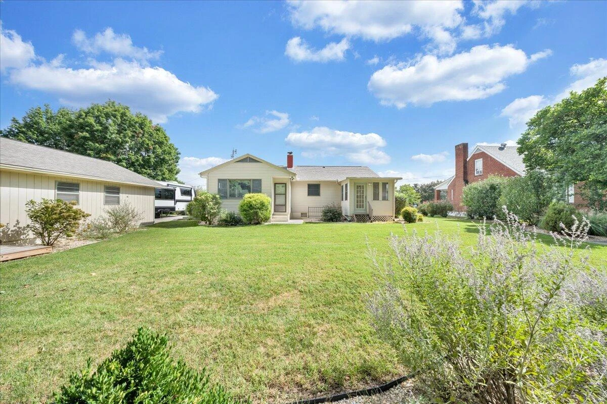 1817 Woodlawn AVE - Photo 32