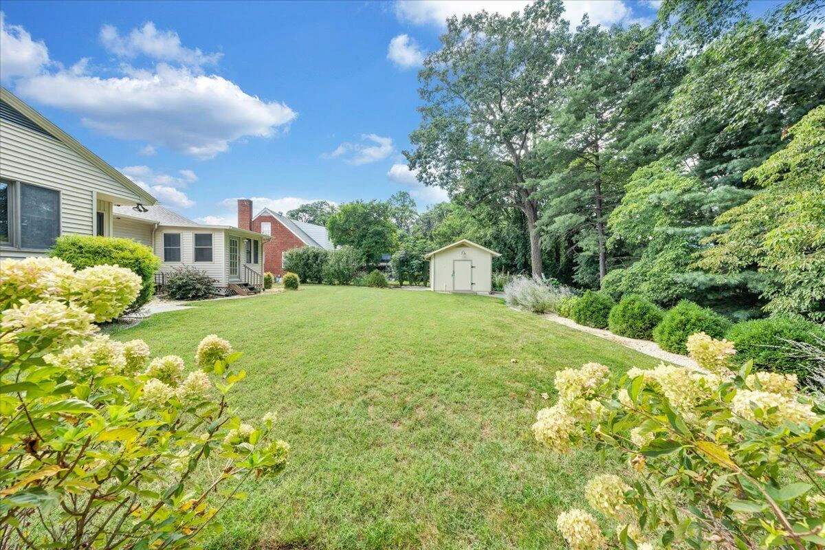 1817 Woodlawn AVE - Photo 36