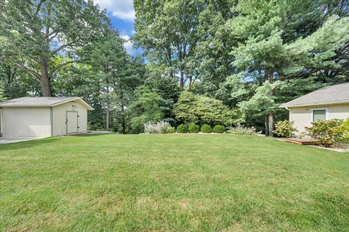 1817 Woodlawn AVE - Photo 37